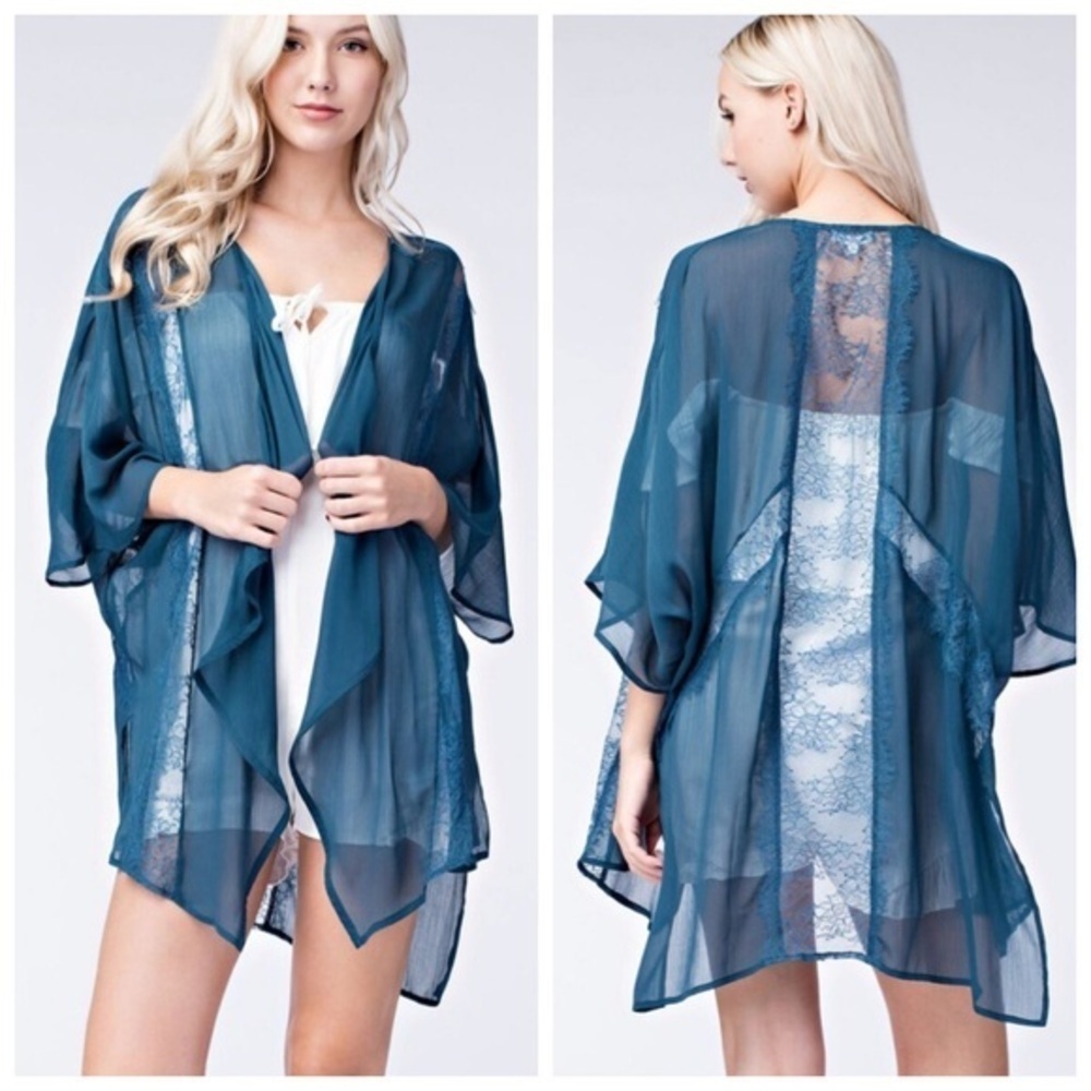 🆕Dusty blue kimono w/Lace inlay